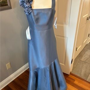 💙Kay Unger NWT Satin Blue Dress with Floral Details